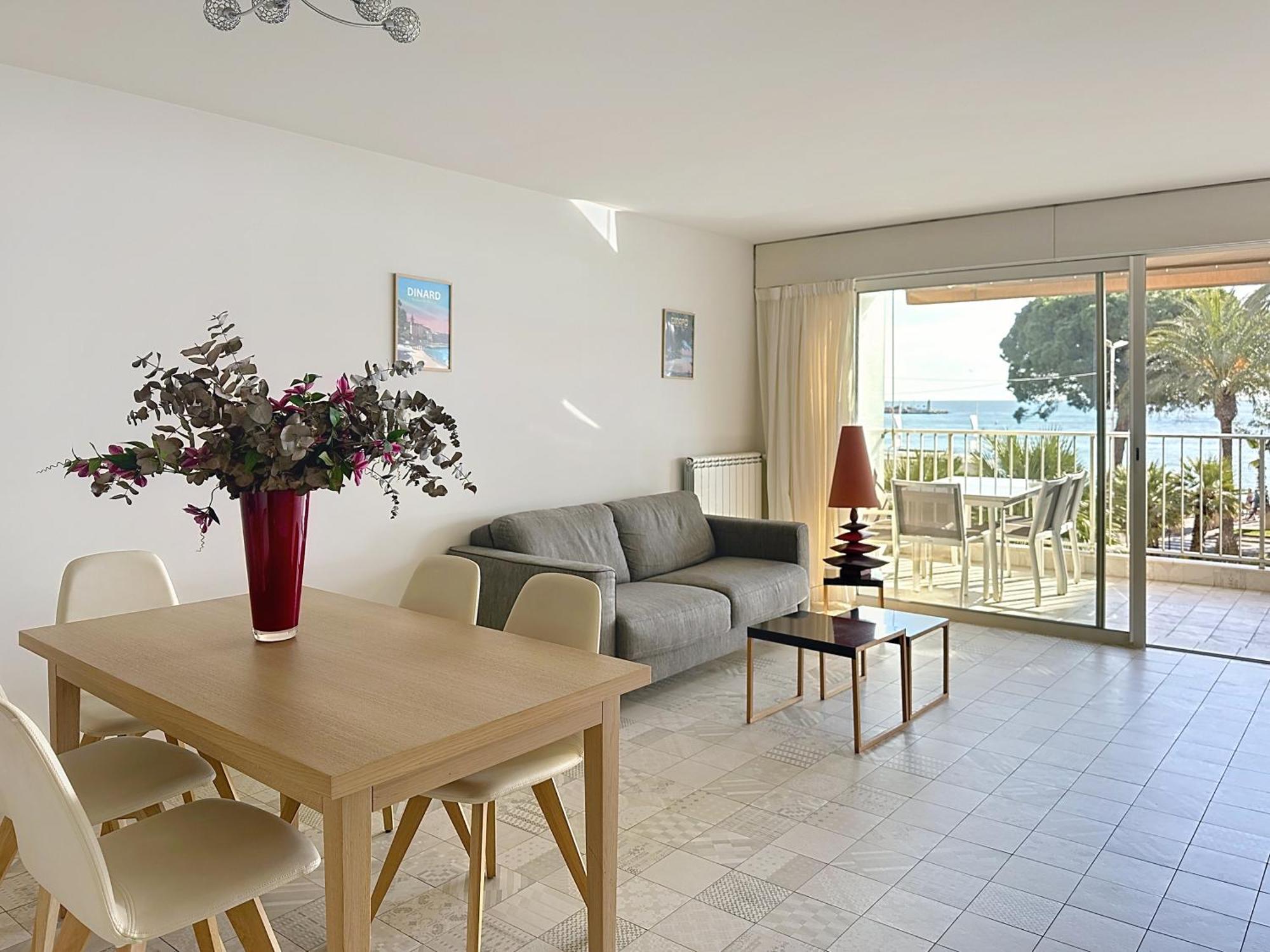 Cozy 2-bedroom With Terrace, Sea View And Parking In Cannes